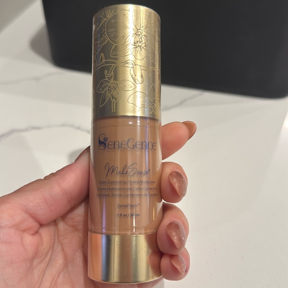 COLOR CORRECTING TINTED MOISTURIZER by SeneGence Shade-medium to deep